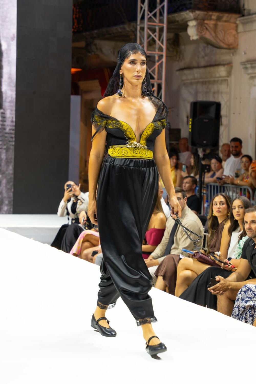 <p>Drugo izdanje Fashion Banga okupilo domaće i regionalne dizajnere, a završnicu obilježile revije Marine Banović i Predraga Đuknića</p>