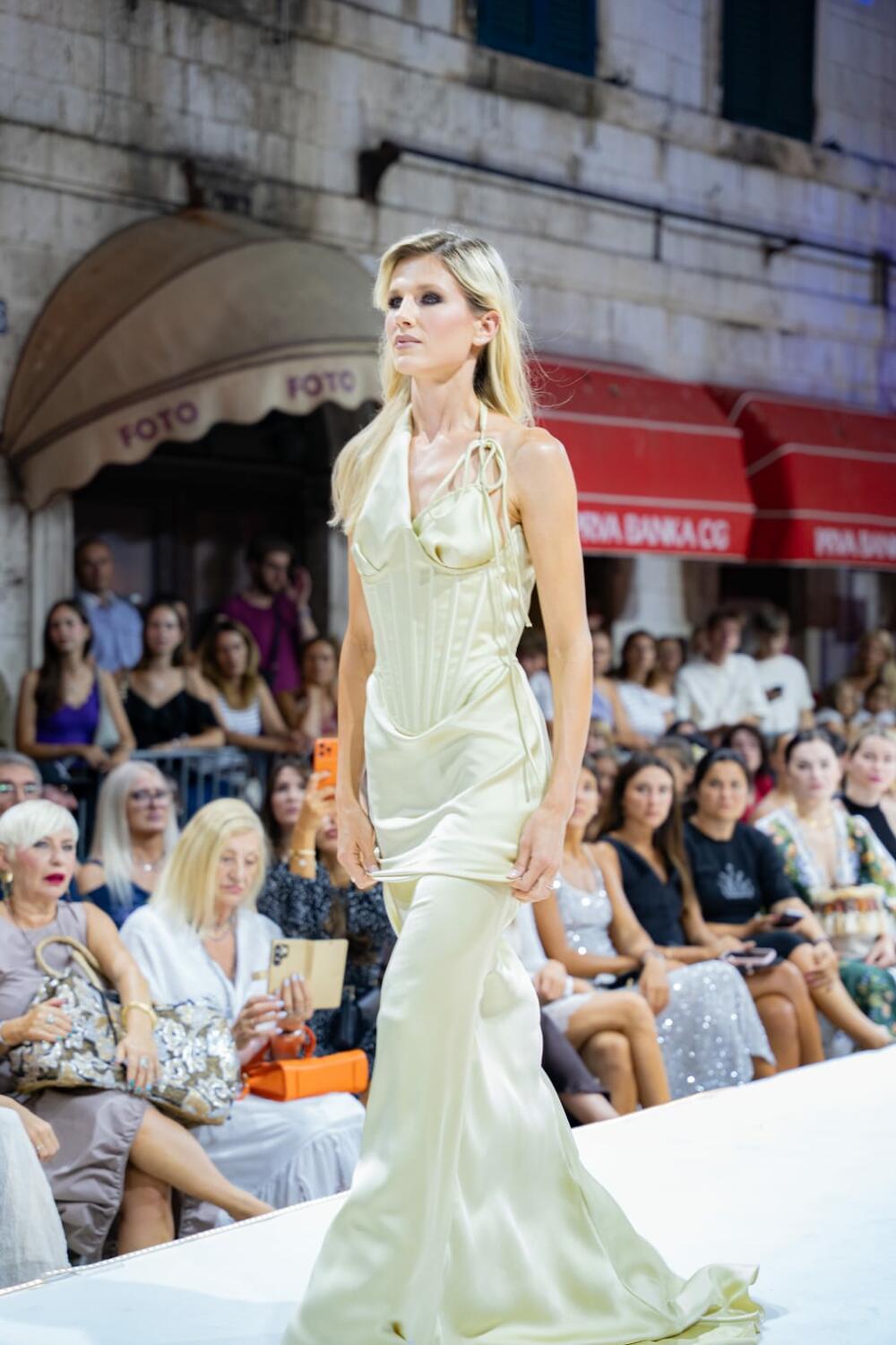 Nevena Božović u ulozi modela