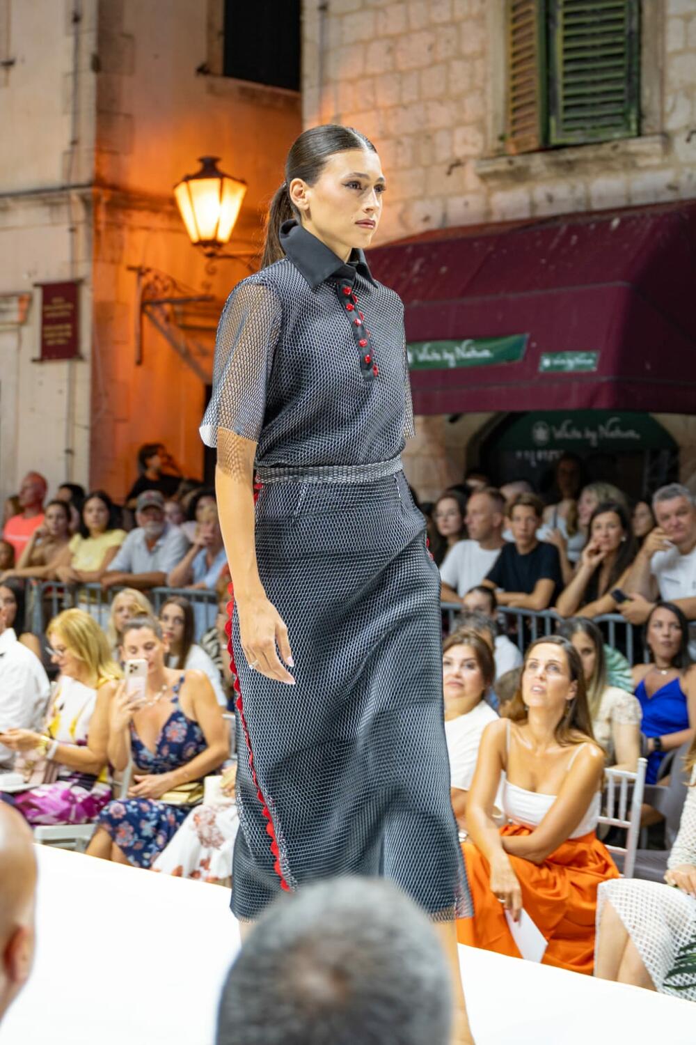 <p>Drugo izdanje Fashion Banga okupilo domaće i regionalne dizajnere, a završnicu obilježile revije Marine Banović i Predraga Đuknića</p>