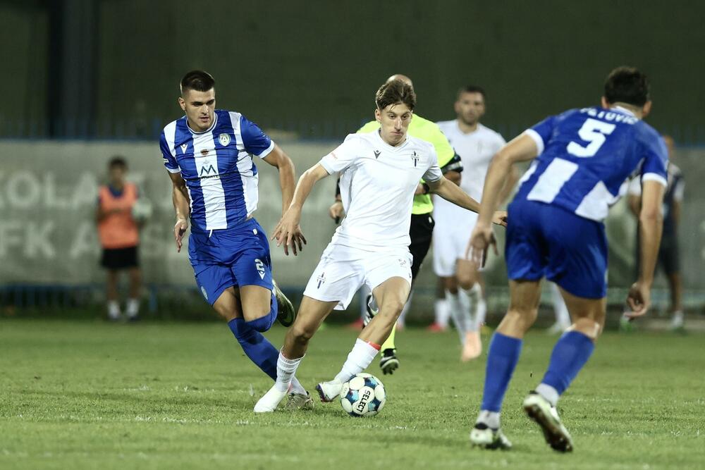 <p>Budućnost osvojila bod na gostovanju Arsenalu (0:0), Mornar u gostima bolji od Mladosti Lob.Bet (3:2), a Petrovac kod kuće savladao Jezero (3:0)</p>