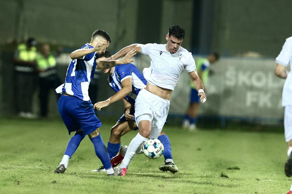 <p>Budućnost osvojila bod na gostovanju Arsenalu (0:0), Mornar u gostima bolji od Mladosti Lob.Bet (3:2), a Petrovac kod kuće savladao Jezero (3:0)</p>