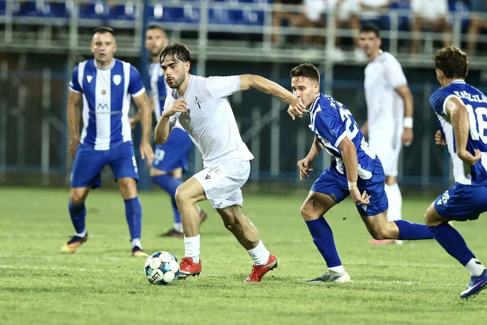 <p>Budućnost osvojila bod na gostovanju Arsenalu (0:0), Mornar u gostima bolji od Mladosti Lob.Bet (3:2), a Petrovac kod kuće savladao Jezero (3:0)</p>