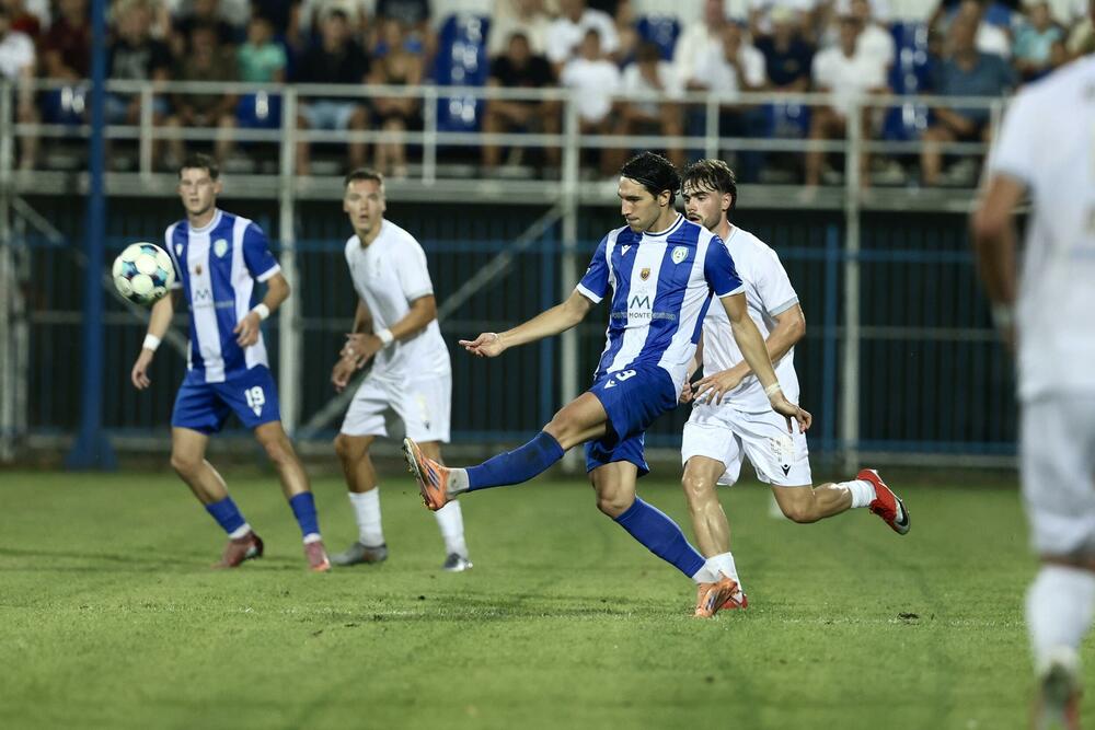 <p>Budućnost osvojila bod na gostovanju Arsenalu (0:0), Mornar u gostima bolji od Mladosti Lob.Bet (3:2), a Petrovac kod kuće savladao Jezero (3:0)</p>