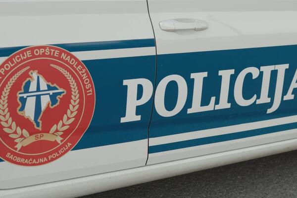 Tone duvana i mašine za preradu: Policija pretresa hangar za koji...