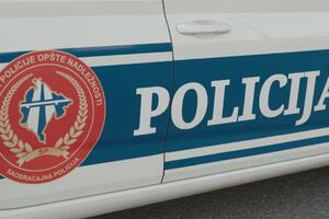 Tone duvana i mašine za preradu: Policija pretresa hangar za koji...