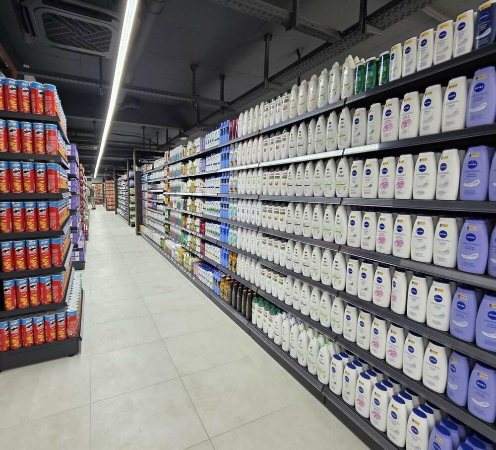 <p><em>HD Laković sjutra otvara novi supermarket u Ulici 27. marta, u blizini stadiona Zabjelo, a povodom otvaranja kupce pvog dana očekuje popust od 10% na kompletnu kupovinu.</em></p>