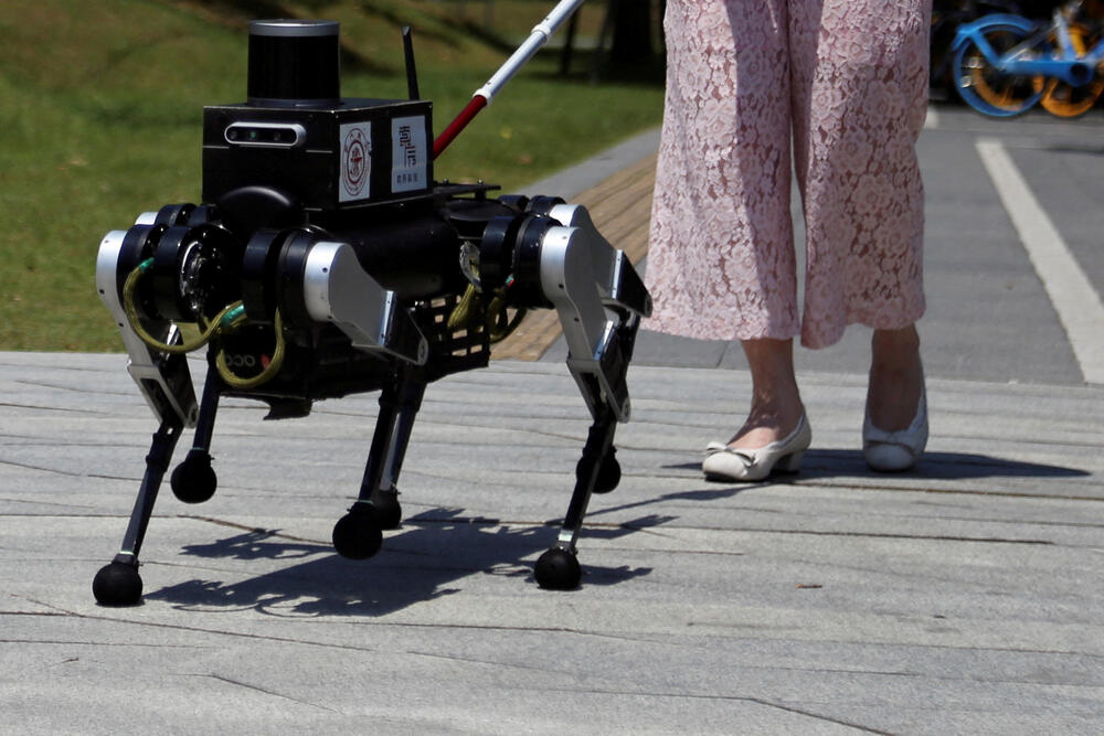 <p>Iako se roboti u Kini sve češće koriste za zadatke poput dostave hrane u hotelima i na pojedinim proizvodnim linijama, njihova masovna primjena izvan pilot-projekata i dalje je ograničena</p>
