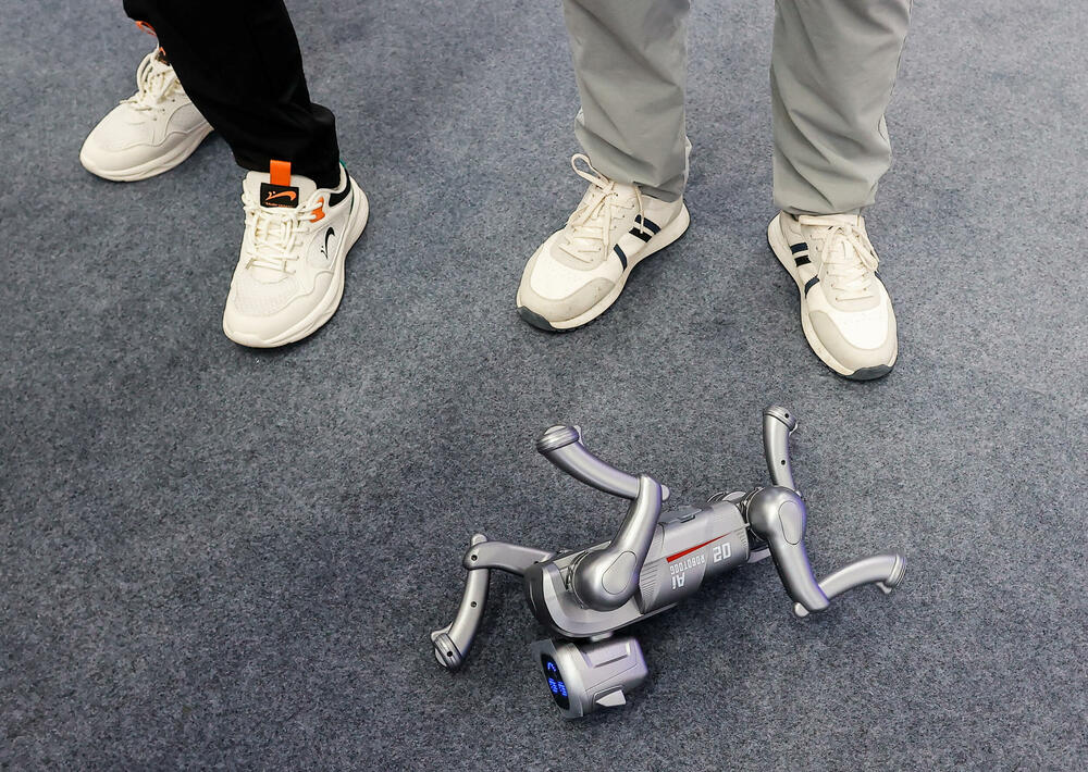 <p>Iako se roboti u Kini sve češće koriste za zadatke poput dostave hrane u hotelima i na pojedinim proizvodnim linijama, njihova masovna primjena izvan pilot-projekata i dalje je ograničena</p>