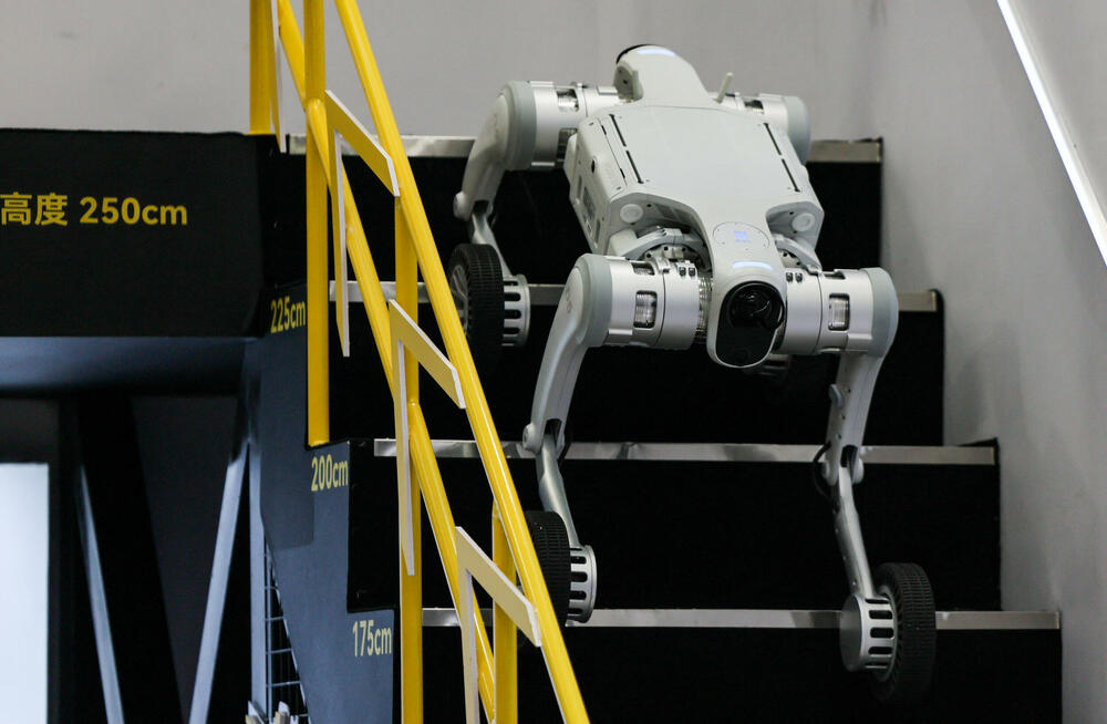 <p>Iako se roboti u Kini sve češće koriste za zadatke poput dostave hrane u hotelima i na pojedinim proizvodnim linijama, njihova masovna primjena izvan pilot-projekata i dalje je ograničena</p>