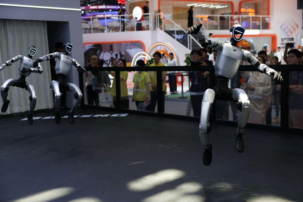 <p>Iako se roboti u Kini sve češće koriste za zadatke poput dostave hrane u hotelima i na pojedinim proizvodnim linijama, njihova masovna primjena izvan pilot-projekata i dalje je ograničena</p>