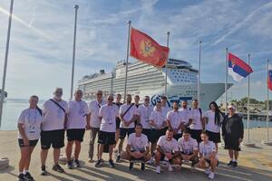 Crnogorska zastava se zavijorila u mediteranskom selu