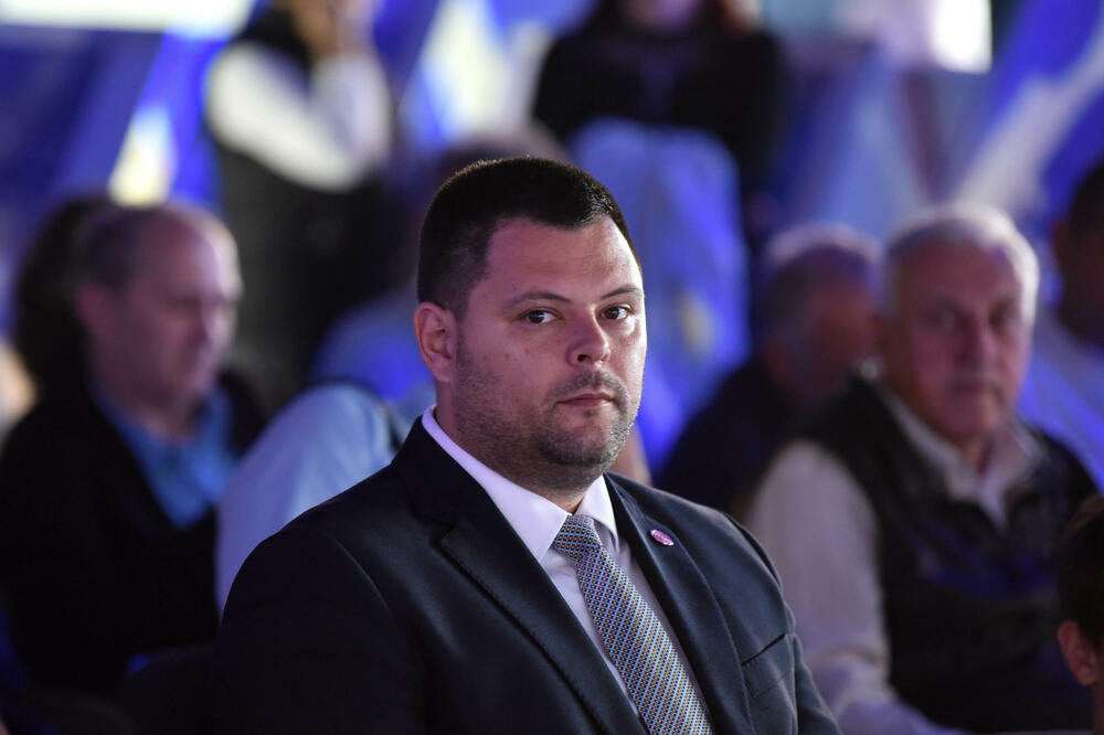 Ni govor mržnje ne smeta fotelji: Pozicije nijesu ugrožene ni...