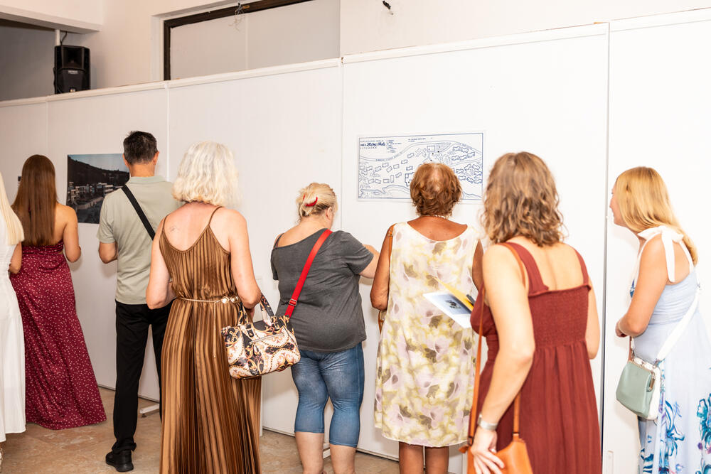 <p>Izložbom &bdquo;Hotel Inex: Nakon Zlatne obale&ldquo; autorke Maše Seničić zaokružen je bARS program 39. festivala &bdquo;Barski ljetopis&ldquo;.</p>