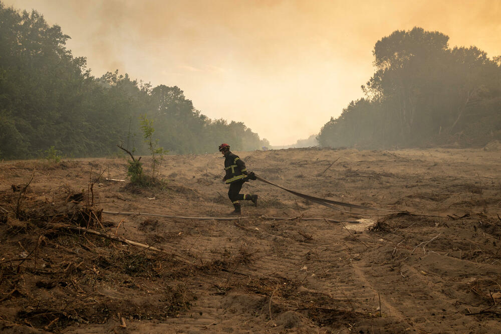 Sa gašenja požara u Deliblatskoj peščari, Foto: Reuters