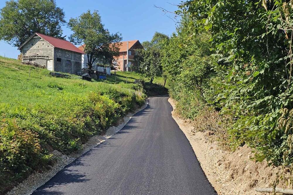 Putevi na selima dobijaju asfalt, Foto: Jadranka Ćetković