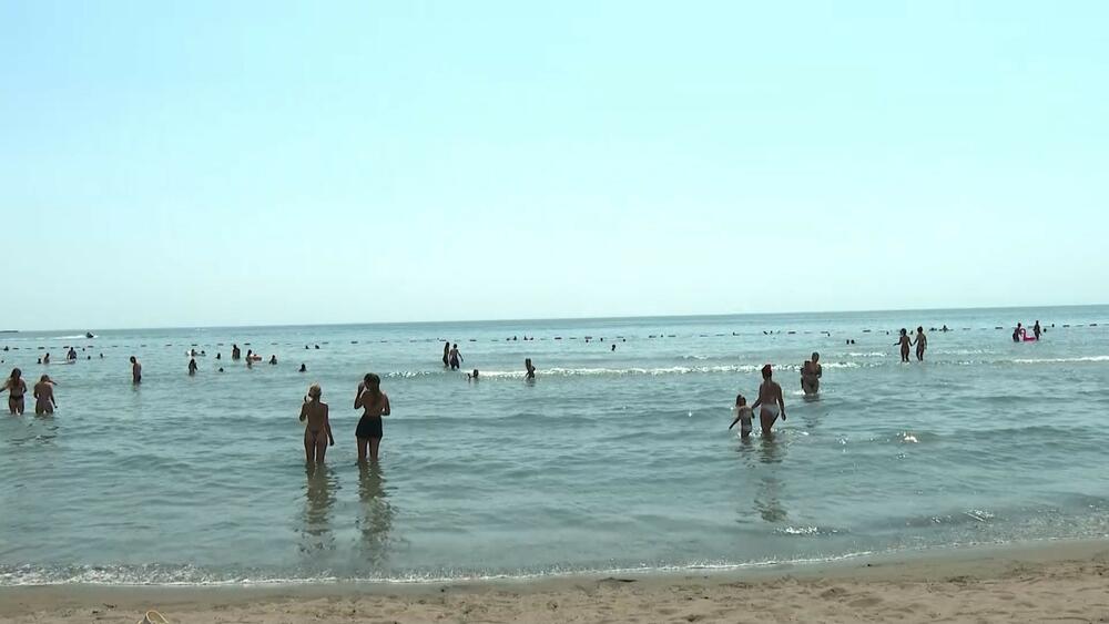 <p><em>Novi sadržaj počeo je da radi na prostoru nekadašnjeg kupališta Tropikana, a od svečanog otvaranja, Kaya Beach Club bilježi odličnu posjećenost.</em></p>