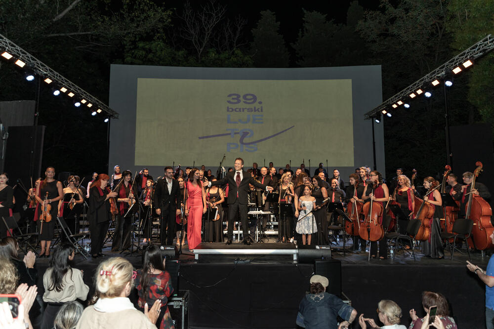 Sa poklona, nakon kocnerta, Foto: Dragica Orlandić