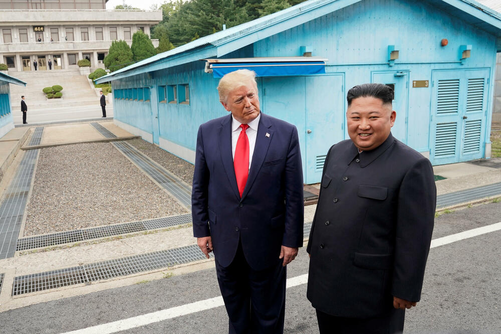 Tramp i Kim u demilitarizovanoj zoni između dvije Koreje, u Panmundžomu, 30. juna 2019., Foto: Reuters