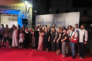 Spustio se jarko crveni tepih: Počeo Filmski festival Herceg Novi,...