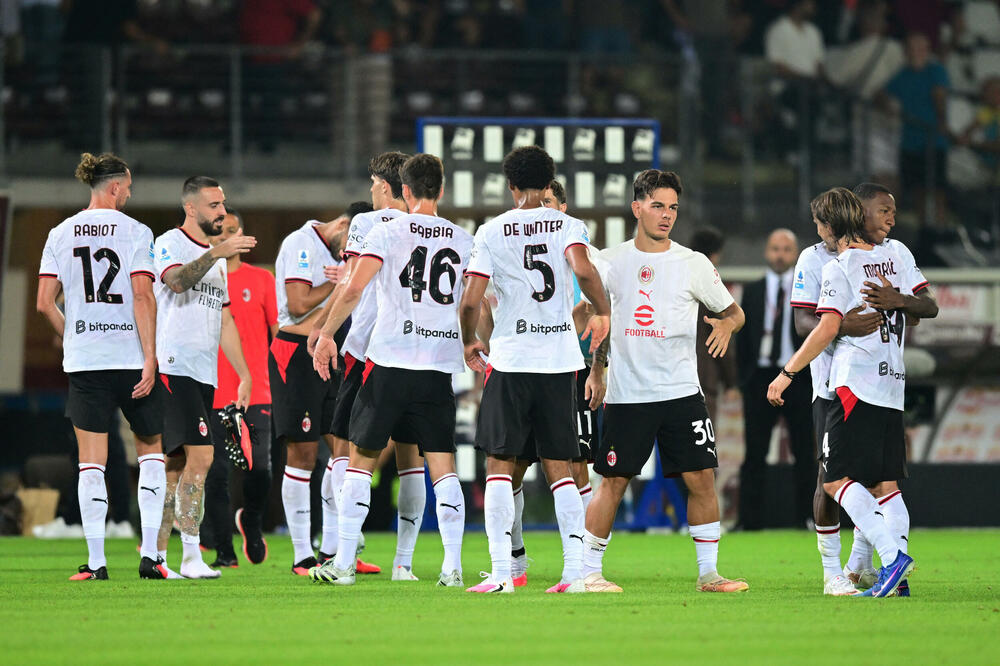 Fudbaleri Milana nakon meča, Foto: Reuters