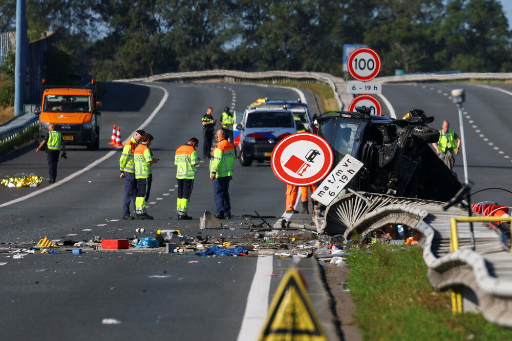 <p>"Neki od povrijeđenih koji su prevezeni u bolnicu imaju teške povrede", saopštila je policija pokrajine Gelderland u objavi na mreži Iks. Druge osobe zadobile su lakše povrede</p>