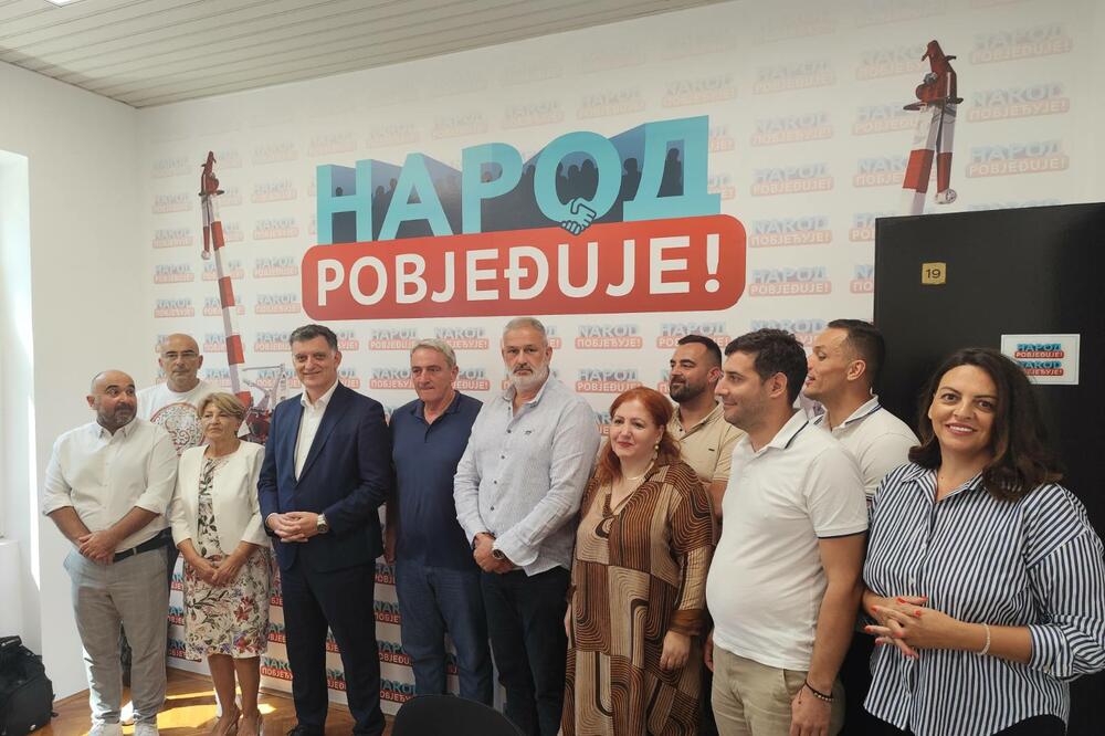 Sa pres konferencije, Foto: Sniša Luković