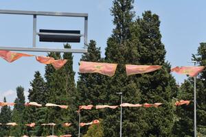 Vijore dok ne izblijede, pa ih zamijene novim: Glavni grad ne...