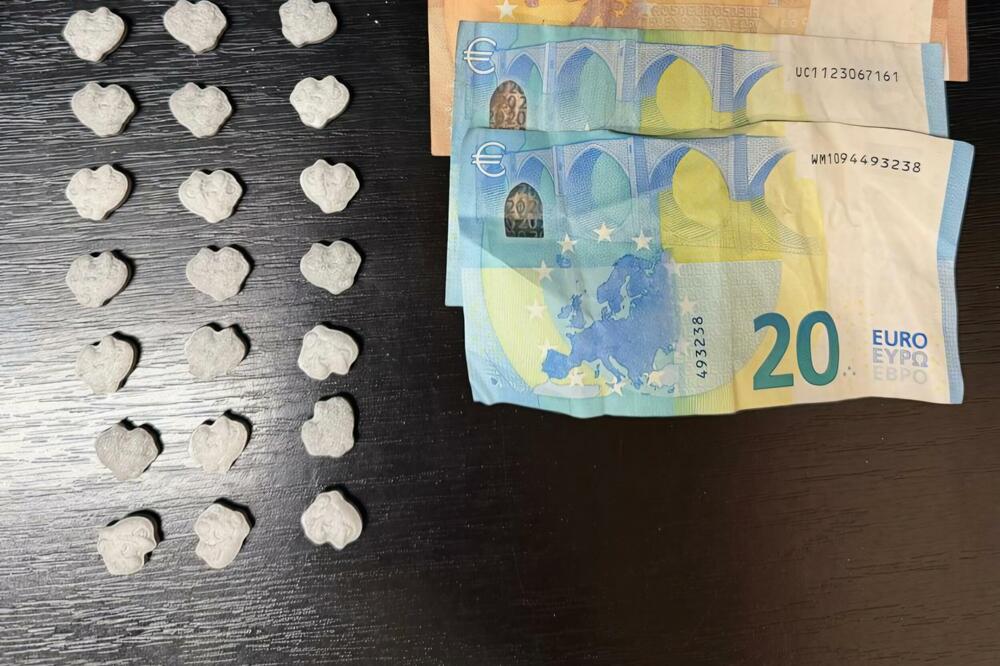 Policija oduzela drogu i novac, Foto: Uprava policije
