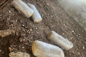 Pronađena četiri paketa pored hotela u Budvi, policija ispituje...