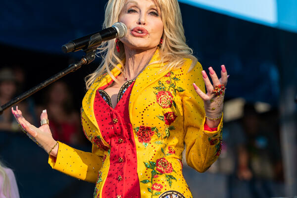 Porodica Doli Parton izložena "ogromnoj količini vještačke...