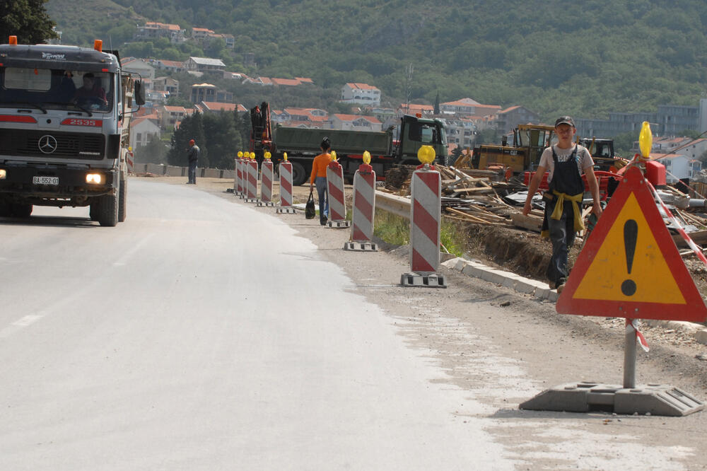 Poslovi bi se dodjeljivali fizičkim licima mimo javnih nabavki, Foto: Savo Prelevic