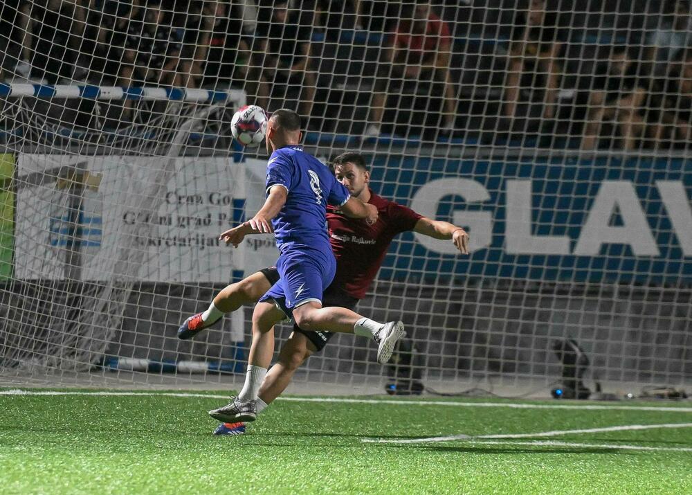 <p>Pljevljaci su na kultnom poligonu Stadiona malih sportova, u finalnom meču, pobijedili Stupove 3:0</p>