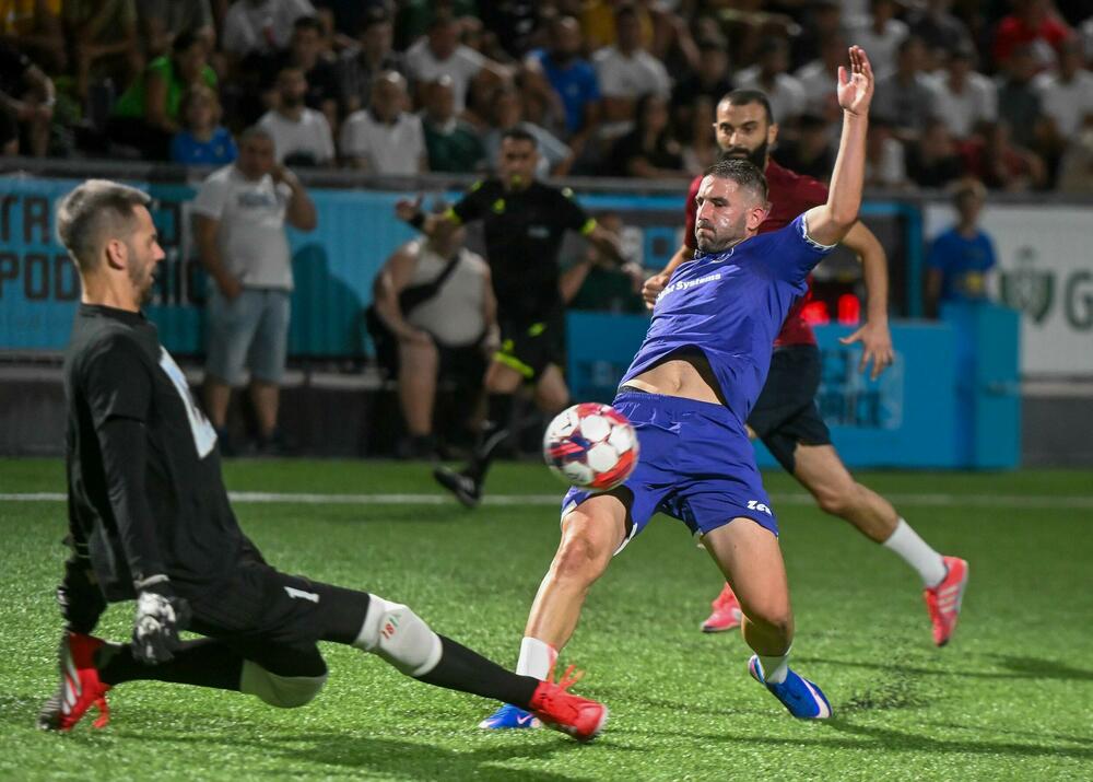 <p>Pljevljaci su na kultnom poligonu Stadiona malih sportova, u finalnom meču, pobijedili Stupove 3:0</p>