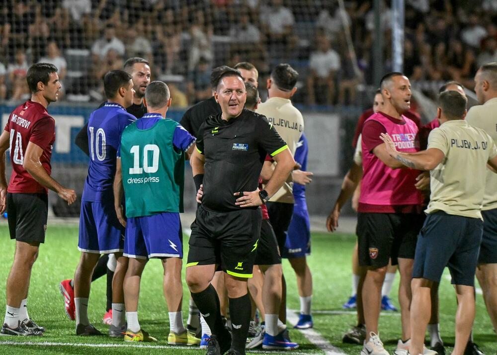 <p>Pljevljaci su na kultnom poligonu Stadiona malih sportova, u finalnom meču, pobijedili Stupove 3:0</p>