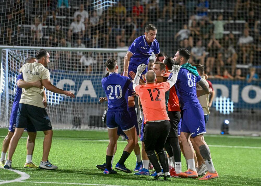 <p>Pljevljaci su na kultnom poligonu Stadiona malih sportova, u finalnom meču, pobijedili Stupove 3:0</p>