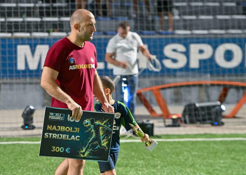 <p>Pljevljaci su na kultnom poligonu Stadiona malih sportova, u finalnom meču, pobijedili Stupove 3:0</p>