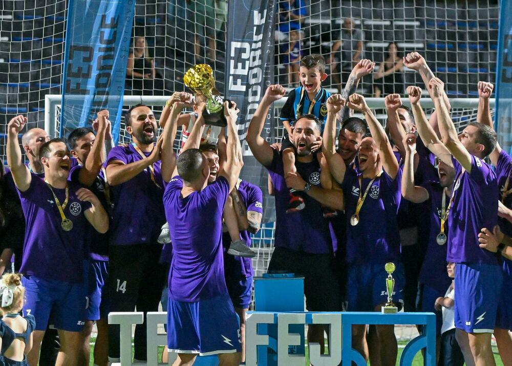 <p>Pljevljaci su na kultnom poligonu Stadiona malih sportova, u finalnom meču, pobijedili Stupove 3:0</p>
