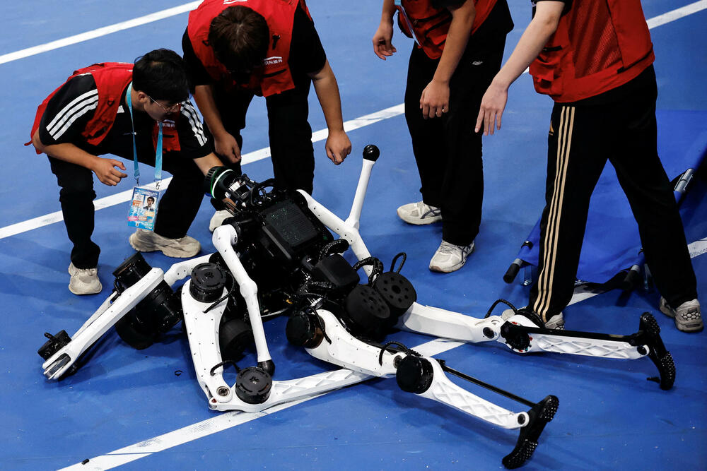 <p>Događaj, nazvan "Robotske olimpijske igre", okupio je više od 2.000 robota iz 666 timova, od kojih je većina bila iz Kine. U 51 disciplini bili su zastupljeni sportski okršaji, ali i zadaci u simuliranim fabrikama, restoranima, kancelarijama i vanrednim situacijama<br /> </p>