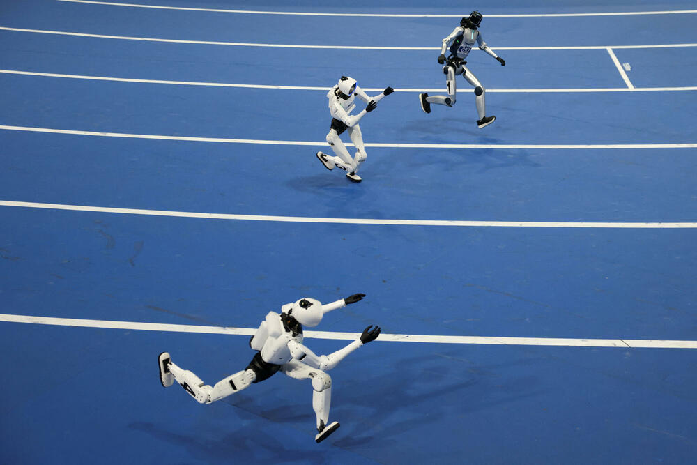 <p>Događaj, nazvan "Robotske olimpijske igre", okupio je više od 2.000 robota iz 666 timova, od kojih je većina bila iz Kine. U 51 disciplini bili su zastupljeni sportski okršaji, ali i zadaci u simuliranim fabrikama, restoranima, kancelarijama i vanrednim situacijama<br /> </p>