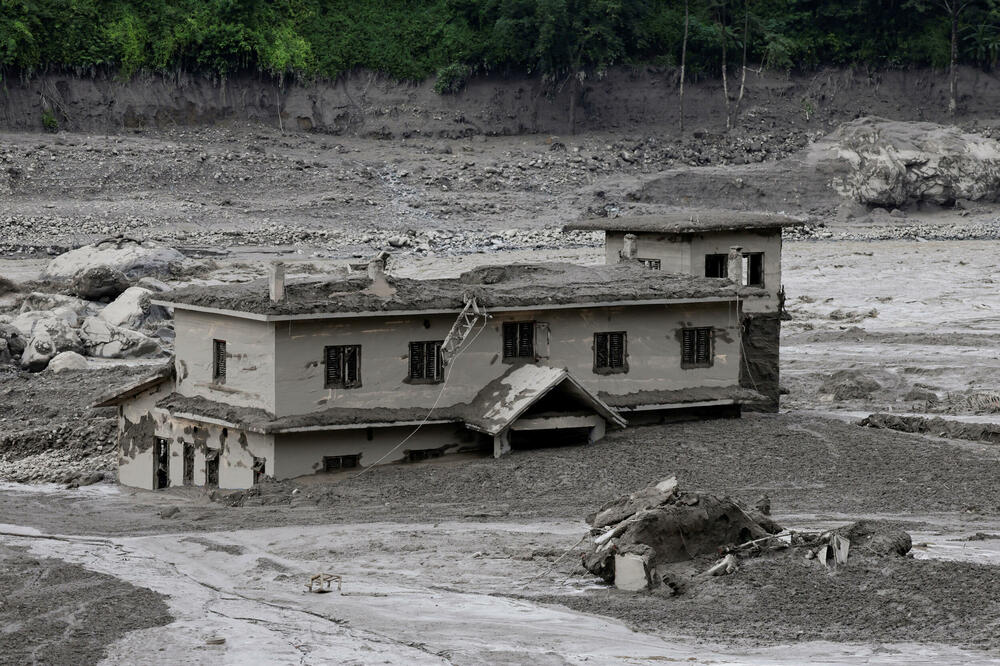 Bujica je uništila stotine kuća u Nepalu, Foto: Rojters
