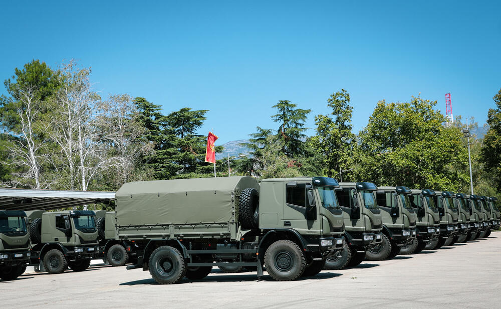 <p>Stigla vozilo IVECO Eurocargo, u varijantama MLL150 i M170, namijenjeno prvenstveno transportu ljudstva i materijala</p>