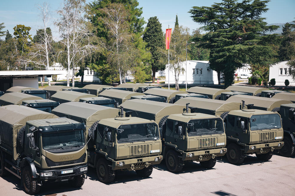 <p>Stigla vozilo IVECO Eurocargo, u varijantama MLL150 i M170, namijenjeno prvenstveno transportu ljudstva i materijala</p>