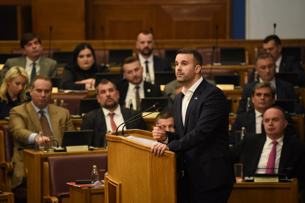 Jedan funkcioner Vlade navodno pod snažnim uticajem  kriminalnih struktura: Spajić i dio njegovog kabineta u Skupštini, Foto: Luka Zekovic