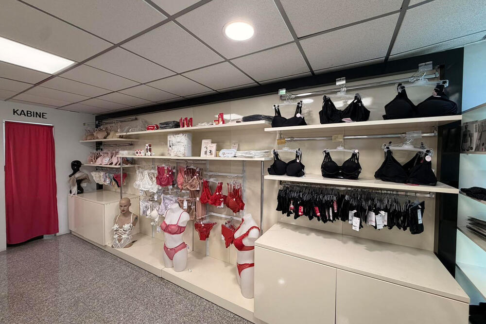 <p>Nova organizacija prostora dodatno olakšava kupovinu i snalaženje među kategorijama, uz ljubazno i predusretljivo osoblje koje je kupcima uvijek na raspolaganju</p>