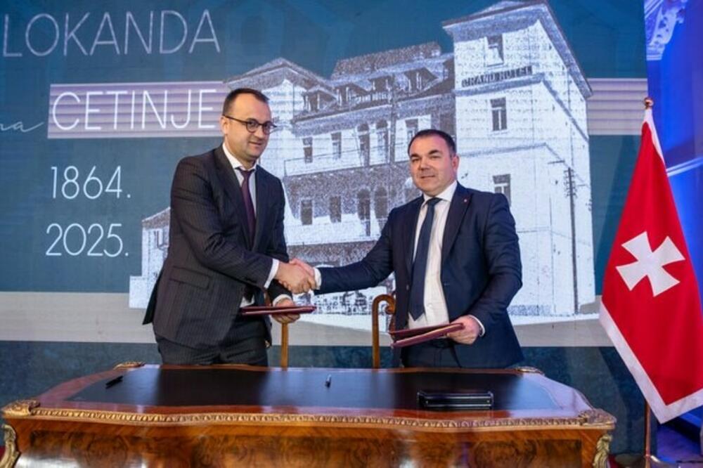 Milić i Đurašković na potpisivanju ugovora, Foto: Prijestonica Cetinje