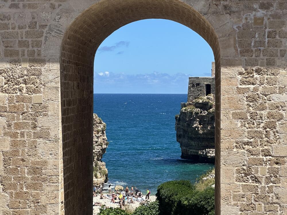 Pogled kroz luk Rimskog mosta