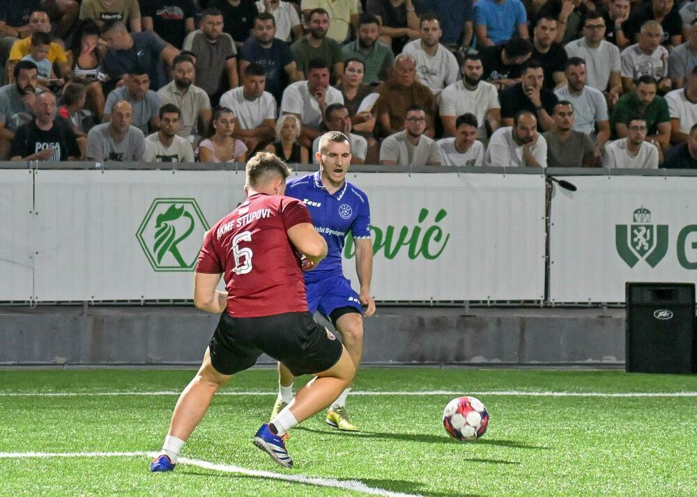 <p>Turnir u malom fudbalu Trofej Podgorice i ove godine bio spektakularan, a u finalu pred 3.000 ljudi Pljevlja 04 DCLS bila su bolja od Stupova (3:0)</p>