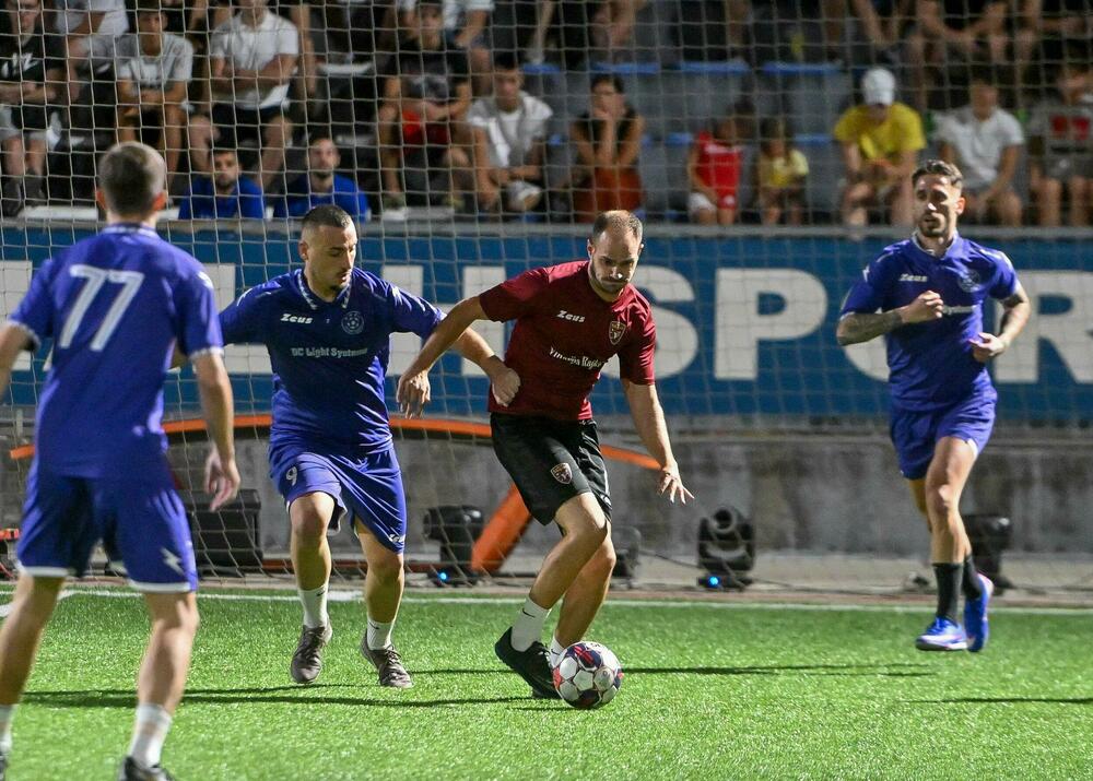 <p>Turnir u malom fudbalu Trofej Podgorice i ove godine bio spektakularan, a u finalu pred 3.000 ljudi Pljevlja 04 DCLS bila su bolja od Stupova (3:0)</p>