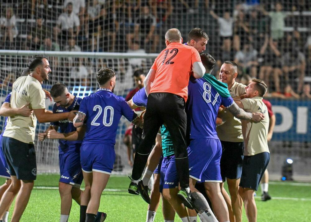 <p>Turnir u malom fudbalu Trofej Podgorice i ove godine bio spektakularan, a u finalu pred 3.000 ljudi Pljevlja 04 DCLS bila su bolja od Stupova (3:0)</p>
