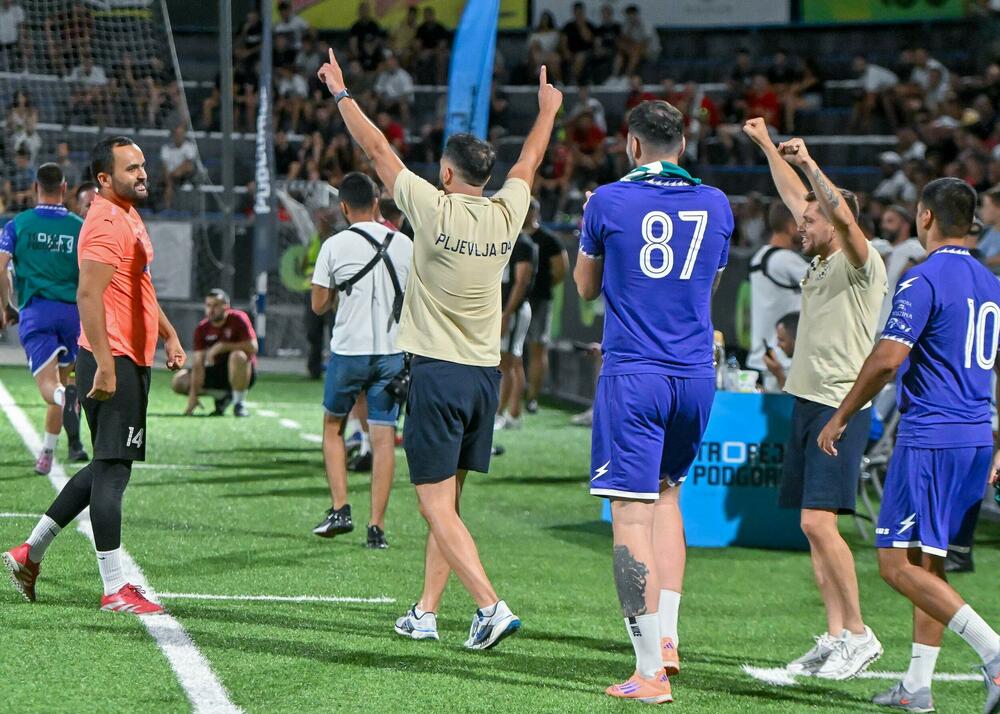 <p>Turnir u malom fudbalu Trofej Podgorice i ove godine bio spektakularan, a u finalu pred 3.000 ljudi Pljevlja 04 DCLS bila su bolja od Stupova (3:0)</p>